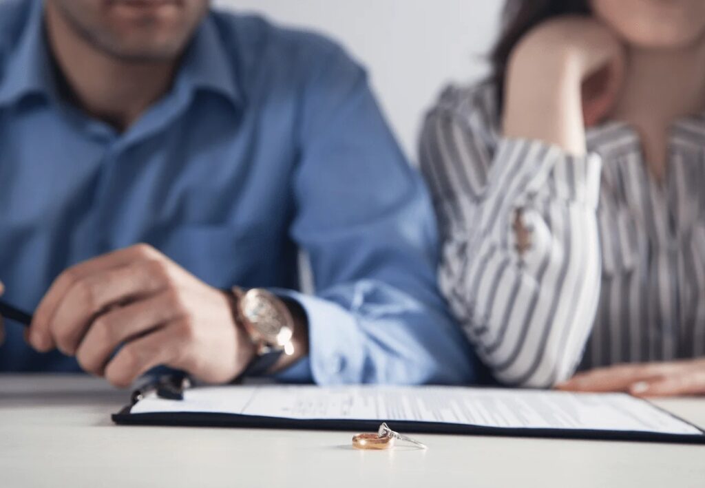 divorce-lawyer